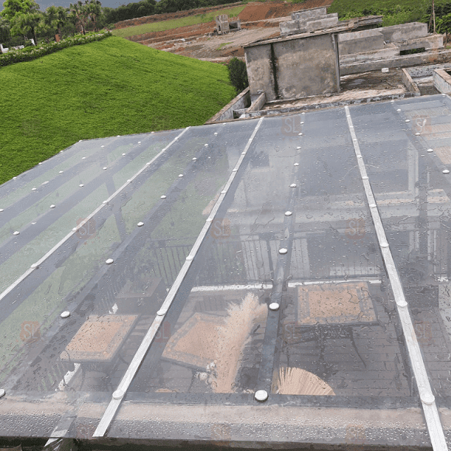 tấm poly làm mái che